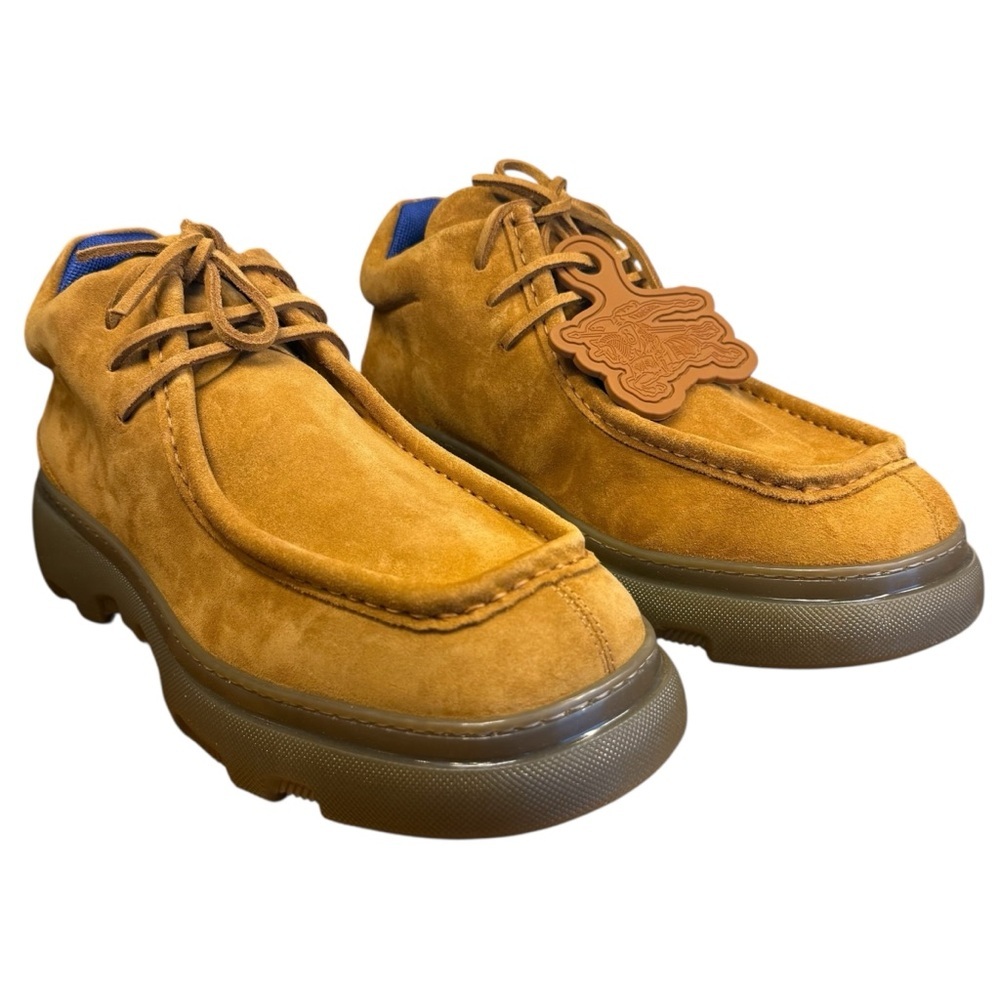 Burberry Suede Creeper Mid Lace-Up Round Toed Shoes. Size 13M. Retails 1,150